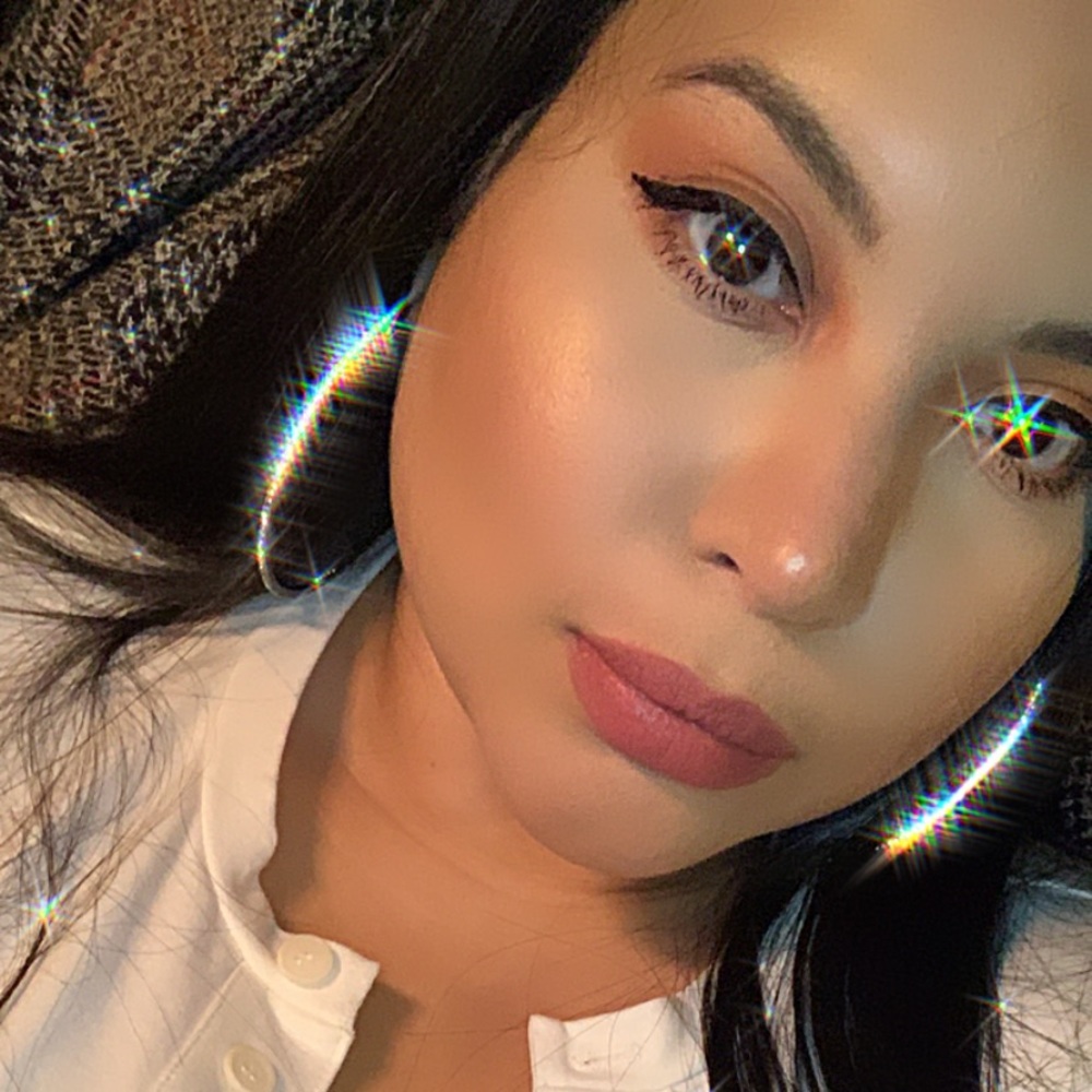 Meet your Posher, Karis